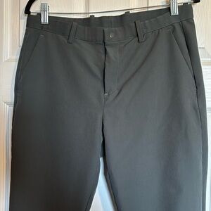 Layer 8 men’s gray chino flat front golf pants size medium